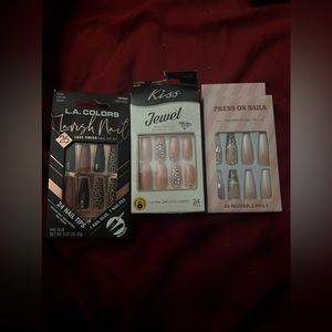 Press on nails